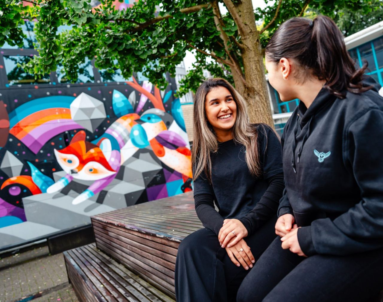 Lachende leerlingen op campus JJ