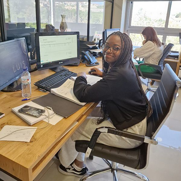 Leslie op haar stageplek in Portugal